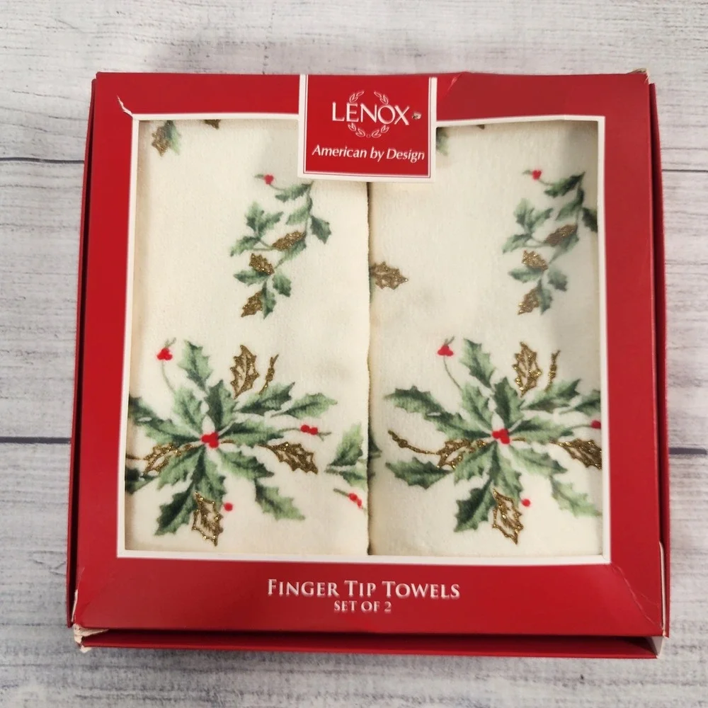 Lenox American by Design Christmas Holly Berry Fingertip Towels Set of 2 Cotton